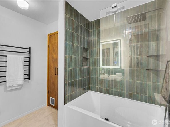 654 W Olympic Place 101, Seattle WA 98119