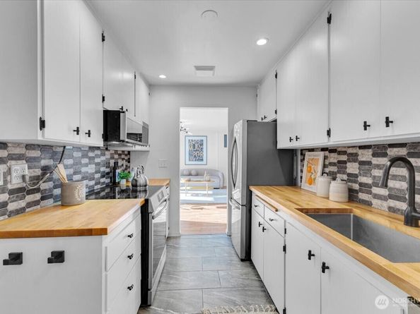 654 W Olympic Place 101, Seattle WA 98119