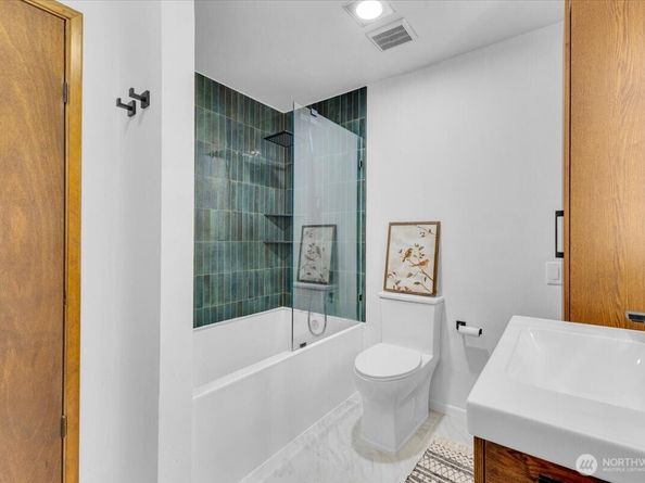 654 W Olympic Place 101, Seattle WA 98119