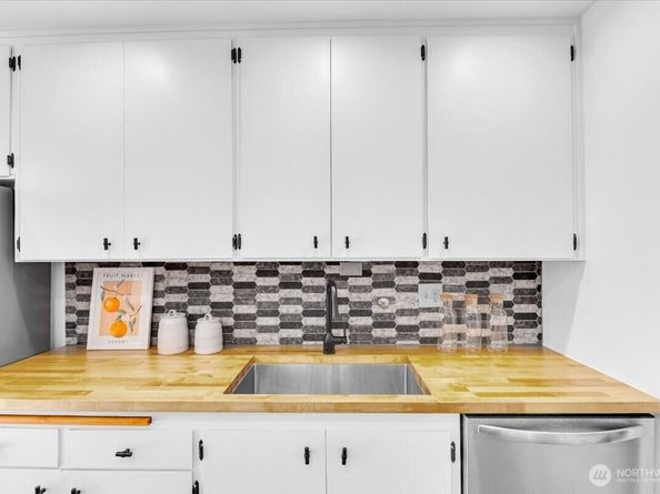 654 W Olympic Place 101, Seattle WA 98119