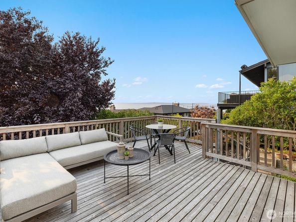 6703 36th Avenue NW, Seattle WA 98117