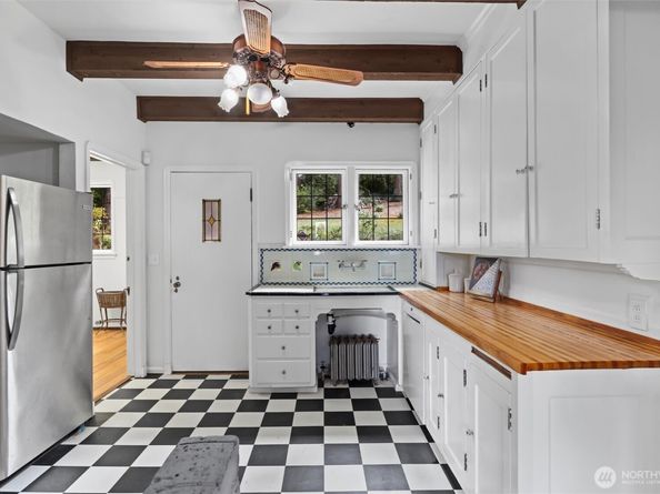 16349 Maplewild Avenue SW, Burien WA 98166