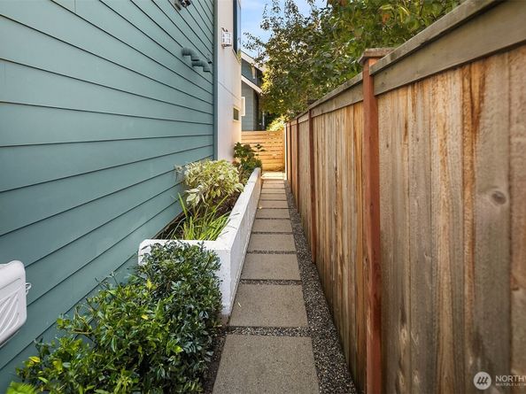 8326 14th Avenue NW, Seattle WA 98117