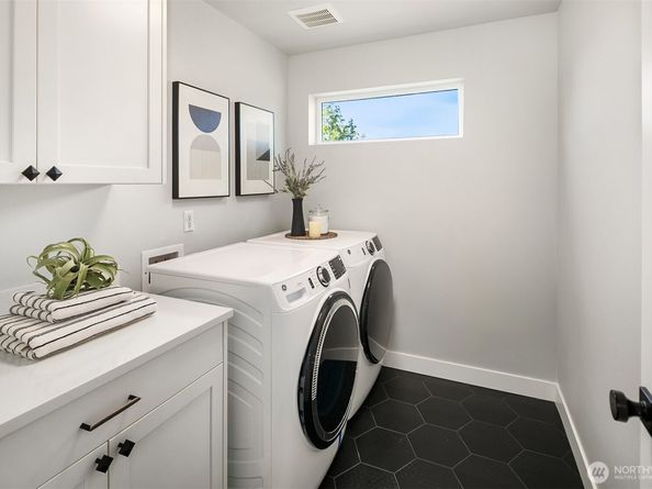 8326 14th Avenue NW, Seattle WA 98117