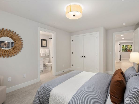 12206 NE 61st Street, Kirkland WA 98033