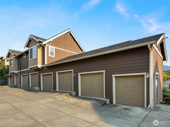 1748 25th Walk NE, Issaquah WA 98029