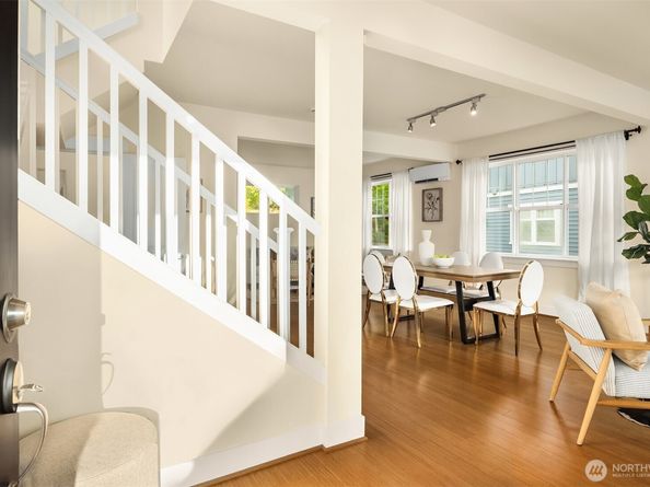 1748 25th Walk NE, Issaquah WA 98029