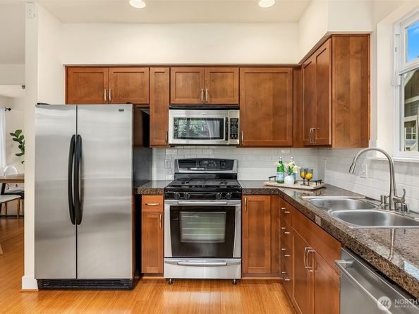 1748 25th Walk NE, Issaquah WA 98029