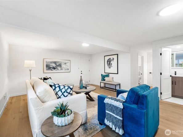 2133 170th Avenue NE, Bellevue WA 98008