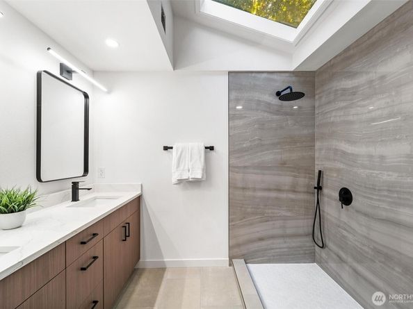 2133 170th Avenue NE, Bellevue WA 98008