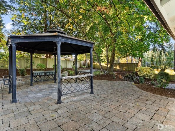 2133 170th Avenue NE, Bellevue WA 98008