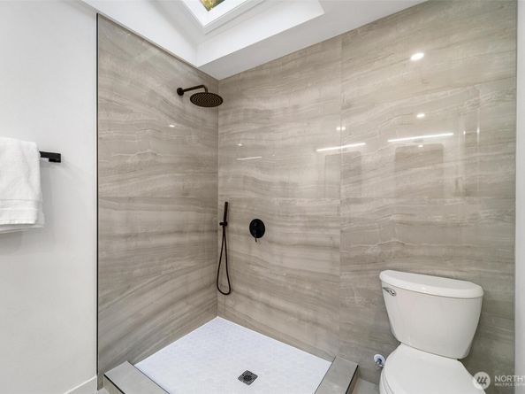 2133 170th Avenue NE, Bellevue WA 98008