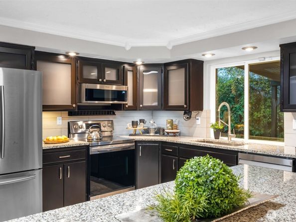 3807 SW 327th Street, Federal Way WA 98023