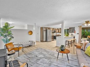 3807 SW 327th Street, Federal Way WA 98023