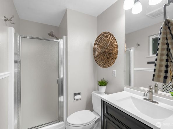 3807 SW 327th Street, Federal Way WA 98023