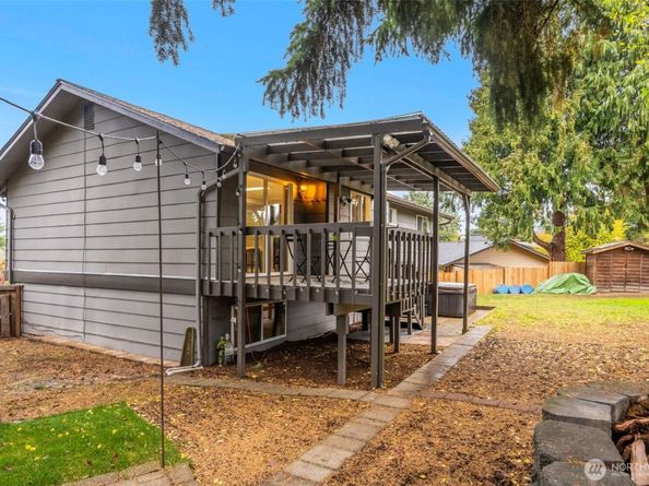 3807 SW 327th Street, Federal Way WA 98023