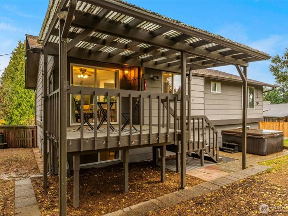 3807 SW 327th Street, Federal Way WA 98023