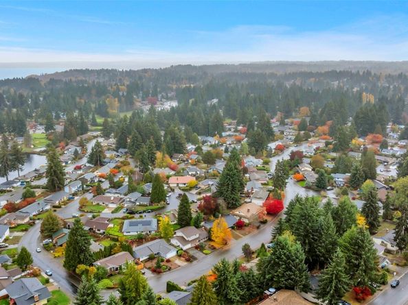 3807 SW 327th Street, Federal Way WA 98023