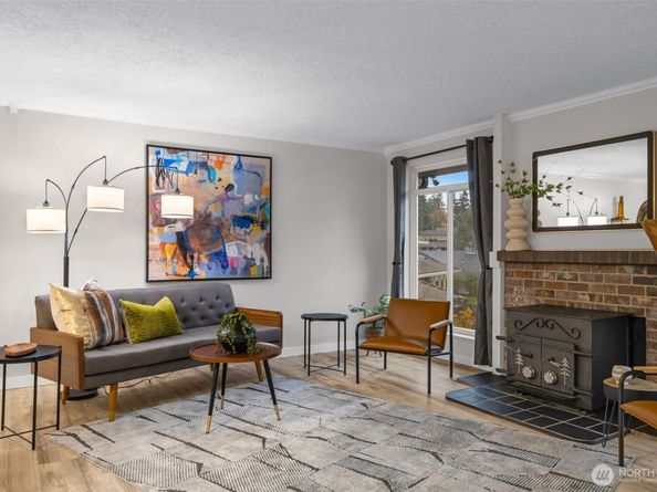 3807 SW 327th Street, Federal Way WA 98023