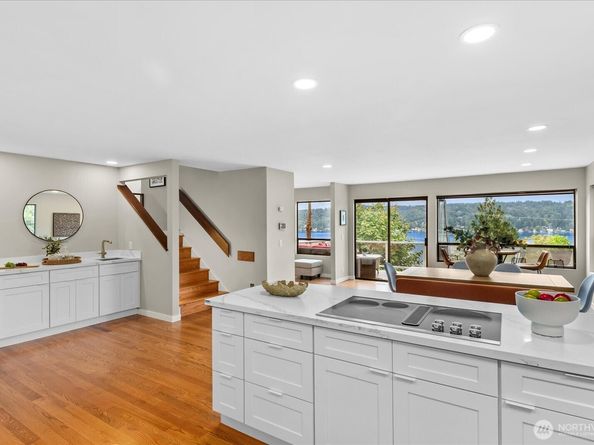 11737 Lakeside Avenue NE, Seattle WA 98125