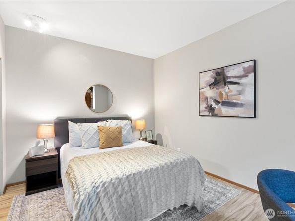 11737 Lakeside Avenue NE, Seattle WA 98125