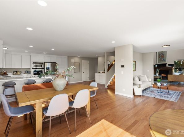 11737 Lakeside Avenue NE, Seattle WA 98125