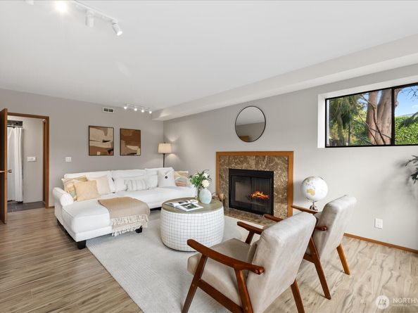 11737 Lakeside Avenue NE, Seattle WA 98125