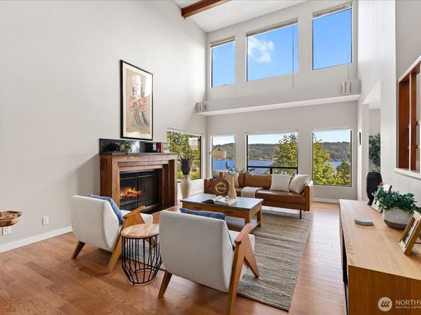 11737 Lakeside Avenue NE, Seattle WA 98125