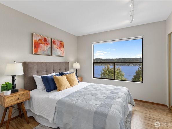 11737 Lakeside Avenue NE, Seattle WA 98125