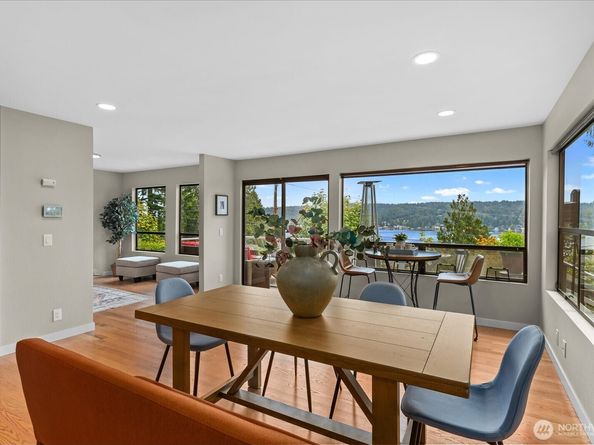 11737 Lakeside Avenue NE, Seattle WA 98125