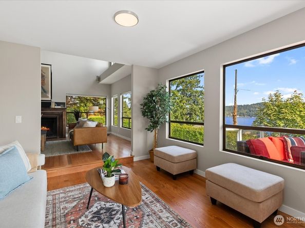 11737 Lakeside Avenue NE, Seattle WA 98125