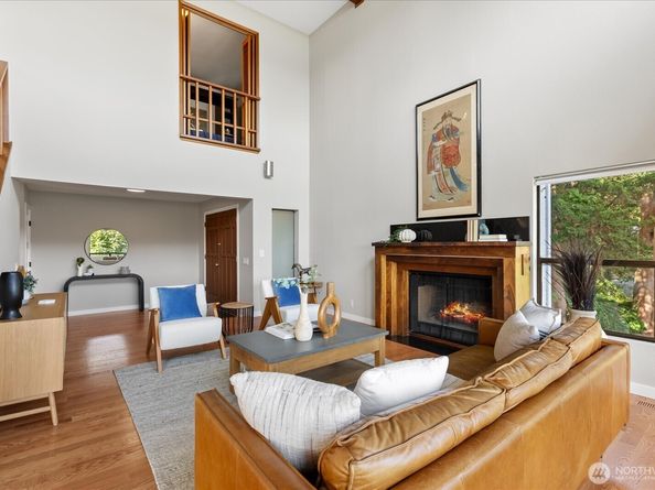 11737 Lakeside Avenue NE, Seattle WA 98125