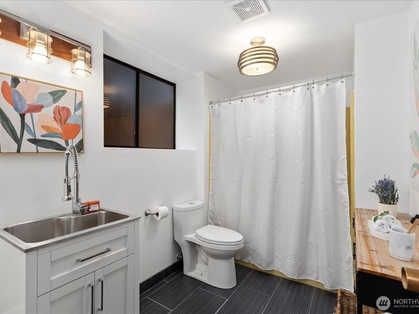 11737 Lakeside Avenue NE, Seattle WA 98125