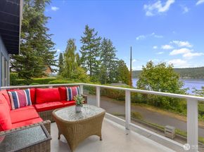 11737 Lakeside Avenue NE, Seattle WA 98125