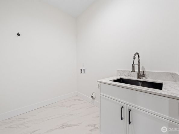 1221 158th Place SW, Lynnwood WA 98087