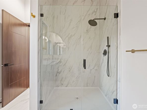 1221 158th Place SW, Lynnwood WA 98087