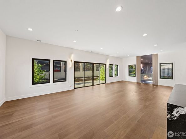 1221 158th Place SW, Lynnwood WA 98087