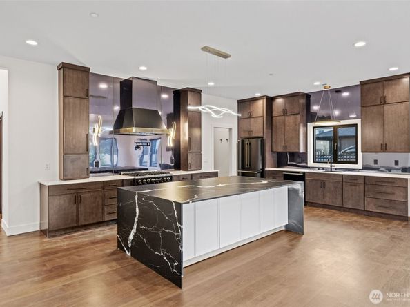 1221 158th Place SW, Lynnwood WA 98087