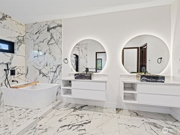 1221 158th Place SW, Lynnwood WA 98087