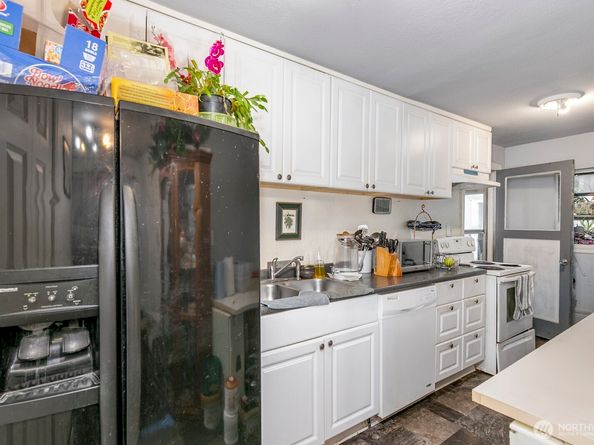 916 Ferndale Circle NE, Renton WA 98056