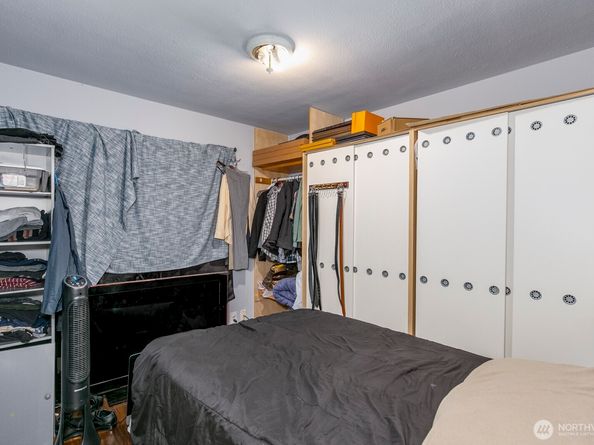 916 Ferndale Circle NE, Renton WA 98056