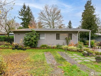 916 Ferndale Circle NE