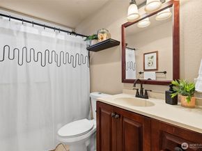 3926 NW Fairway Lane, Bremerton WA 98312