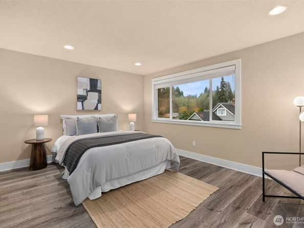 3926 NW Fairway Lane, Bremerton WA 98312