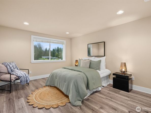 3926 NW Fairway Lane, Bremerton WA 98312