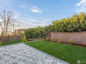 904 N 33rd Place, Renton WA 98056