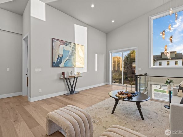 904 N 33rd Place, Renton WA 98056