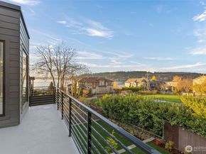 904 N 33rd Place, Renton WA 98056