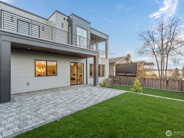 904 N 33rd Place, Renton WA 98056