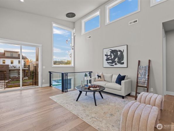 904 N 33rd Place, Renton WA 98056